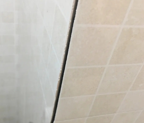 璧山瓷砖空鼓维修公司分享阳台瓷砖脱落的修复过程可以分为以下几个步骤