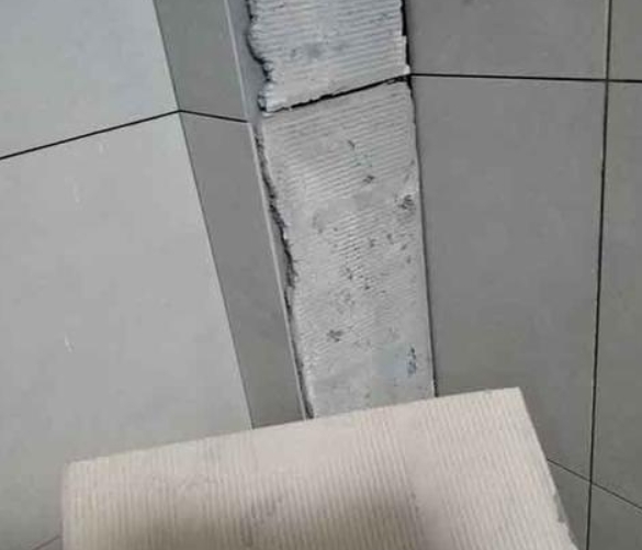 璧山瓷砖空鼓维修公司分享下厨房瓷砖脱落的补救措施。